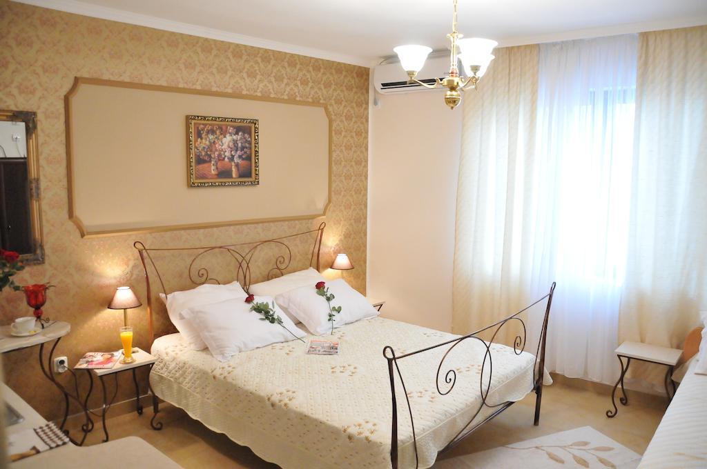 Royal Apartments Ni Kamer foto