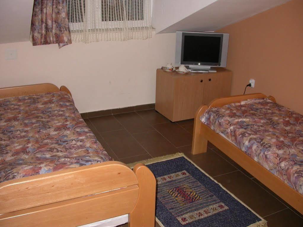 Royal Apartments Ni Buitenkant foto